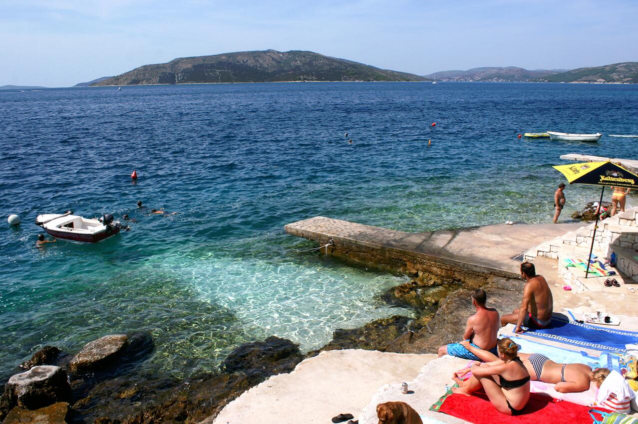 La spiaggia più vicina - Appartamenti accanto al mare Okrug Donji, Bua - Čiovo