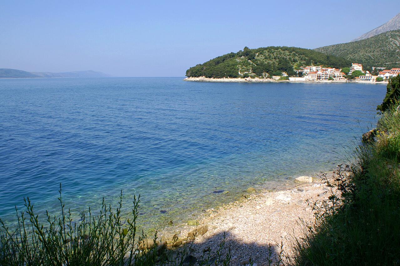Nearest beach - Apartments with parking spaces Drvenik Gornja vala, Makarska