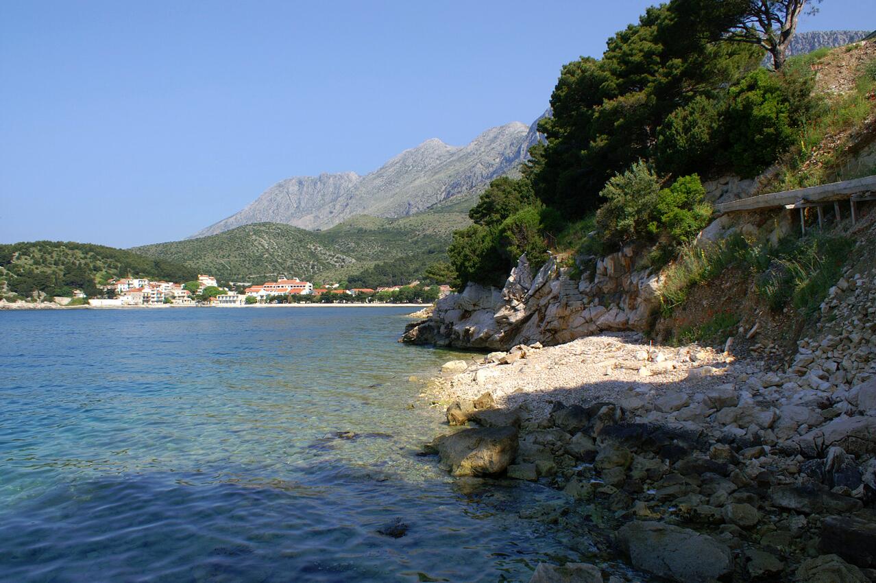 Nearest beach - Apartments with parking spaces Drvenik Gornja vala, Makarska