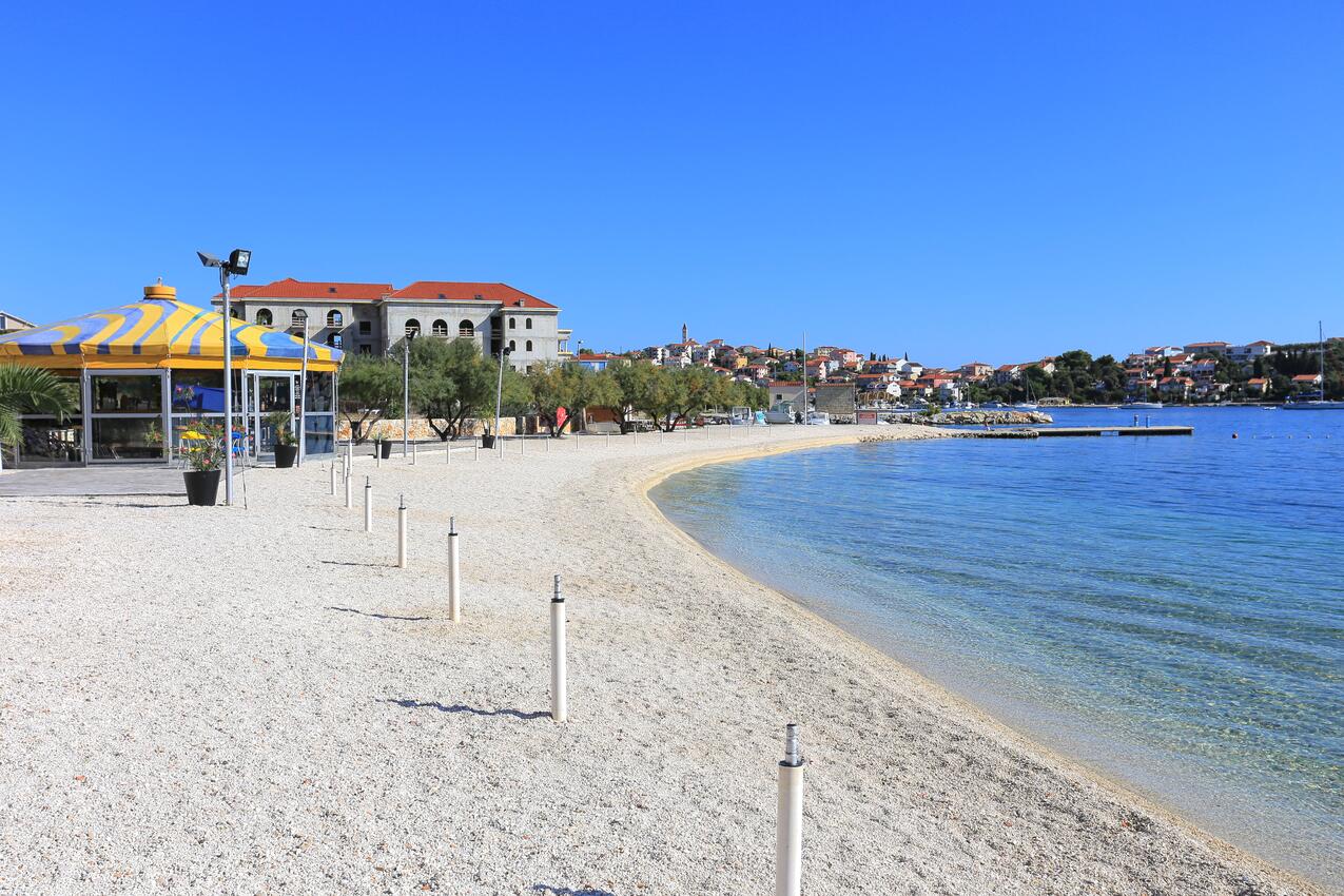 Nærmeste strand - Leiligheter med parkering Seget Vranjica, Trogir