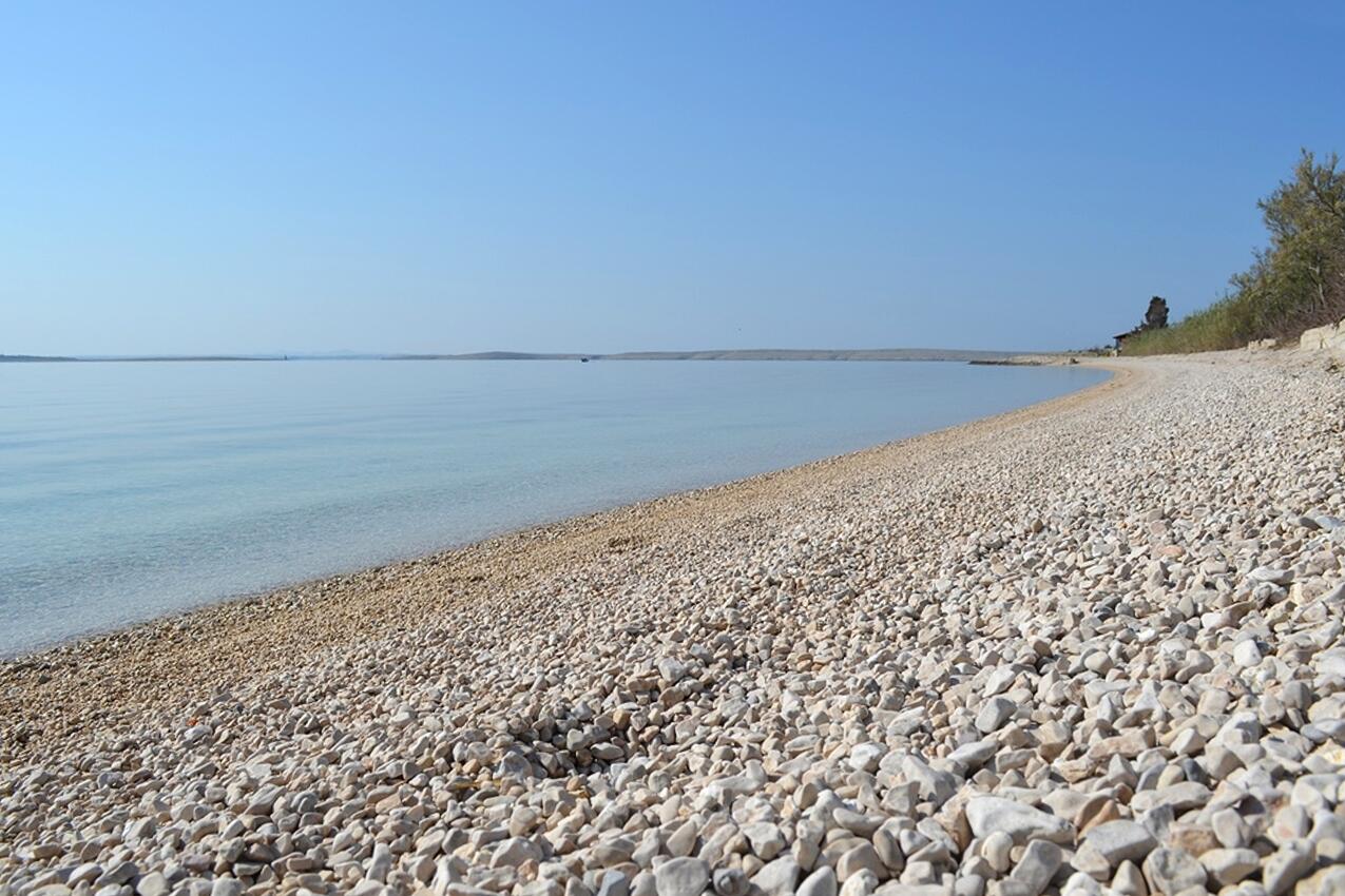 Najbliža plaža - Apartmani s parkingom Uvala Smokvica, Pag