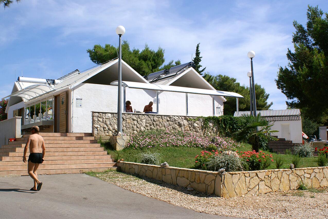 Najbliža plaža - Apartmani s parkingom Primošten