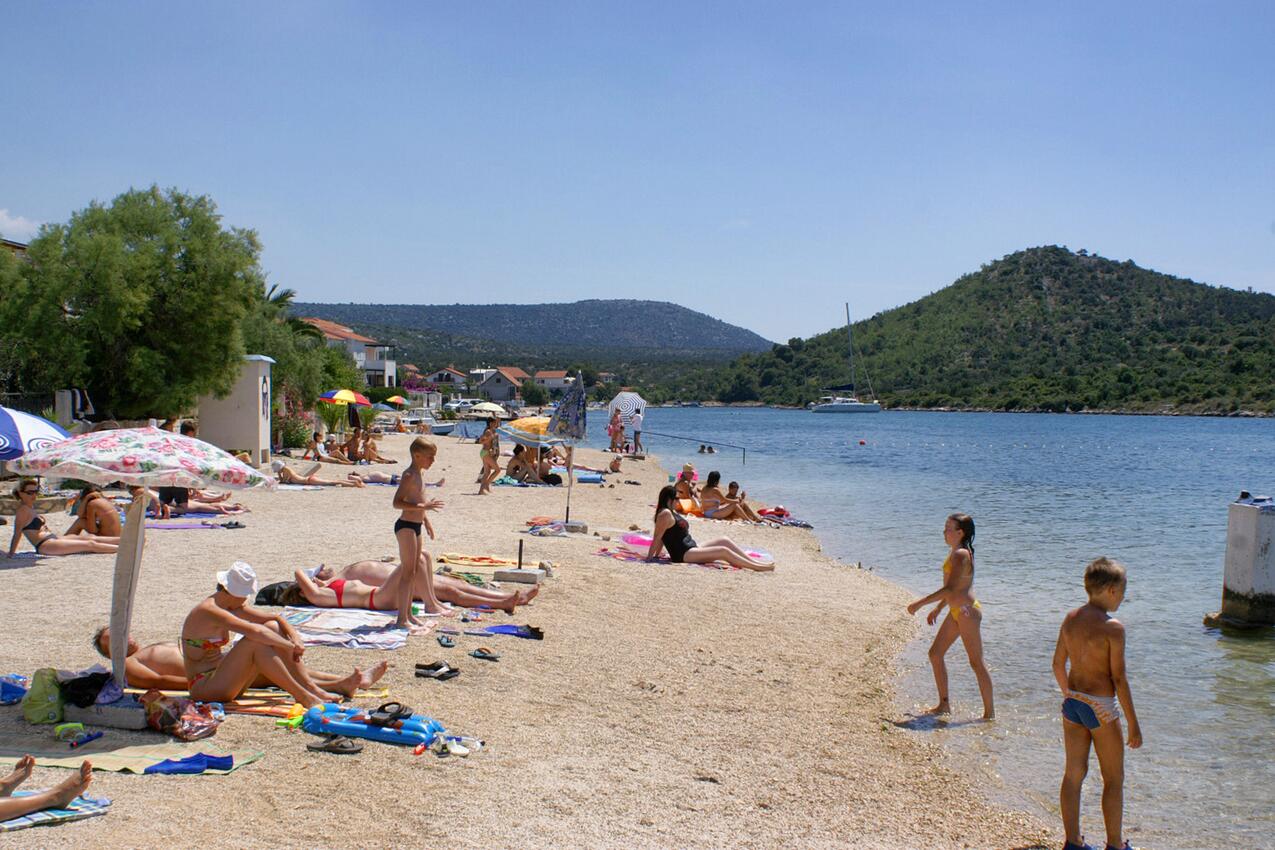 La spiaggia più vicina - Appartamenti con parcheggio Stupin Celine, Rogosnizza - Rogoznica