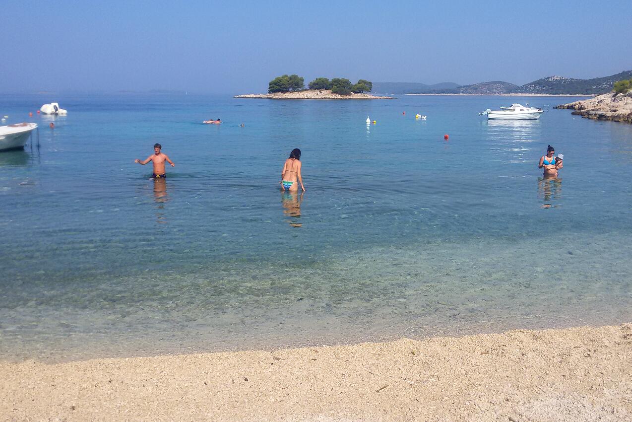 La spiaggia più vicina - Appartamenti accanto al mare Bilo, Capocesto - Primošten