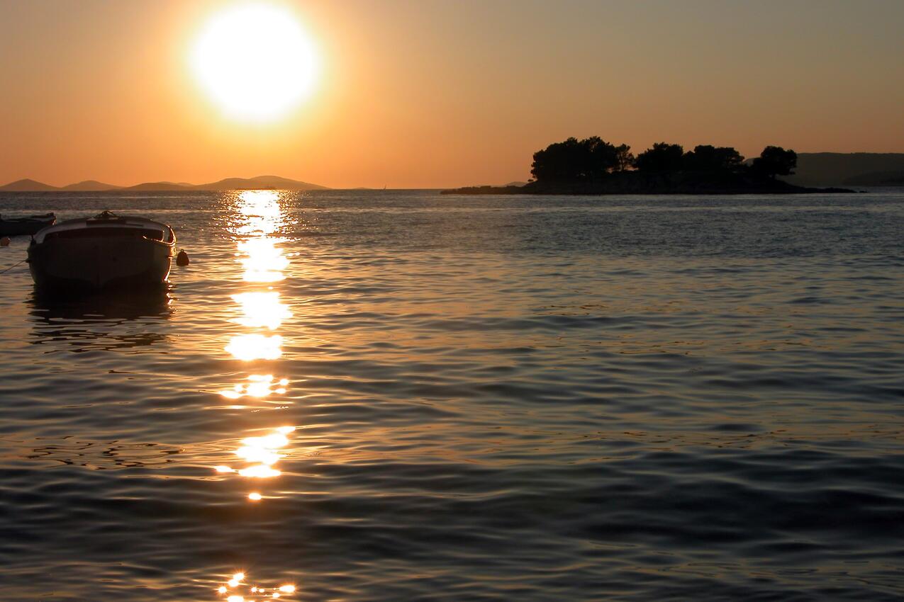 La spiaggia più vicina - Appartamenti accanto al mare Bilo, Capocesto - Primošten