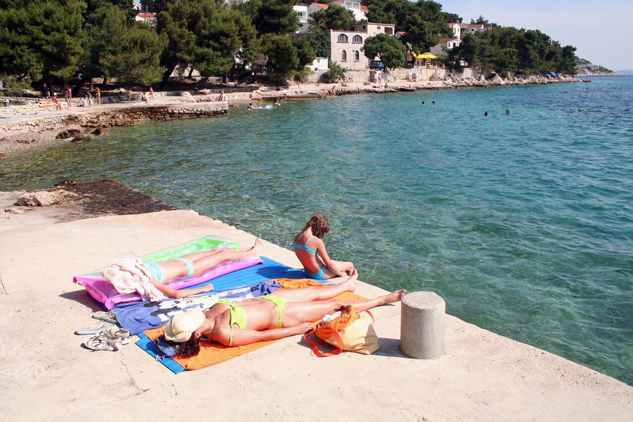 Nearest beach - Apartments with parking spaces Tribunj, Vodice