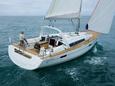 Charter hajózási eszközök Beneteau Oceanis 45 | C-SY-1205 - Hajó a tengeren