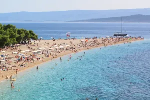 Pláž Zlatni rat, Bol Riviera Brač Apartmány Chorvatsko