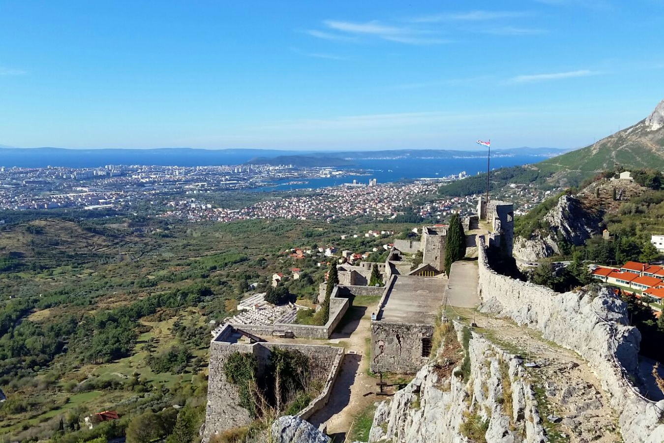 Kje bivati v Klis