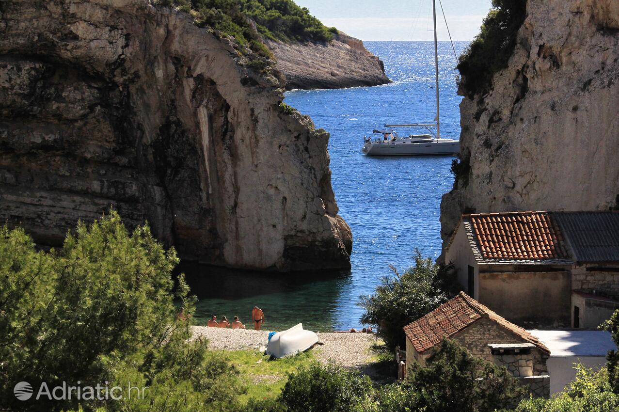 Stiniva sur l’île Vis (Srednja Dalmacija)