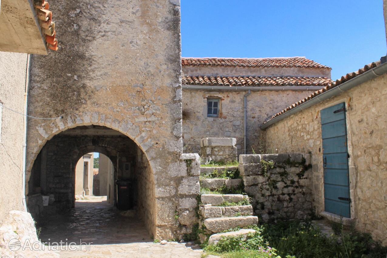 Lubenice op de route Cres (Kvarner)