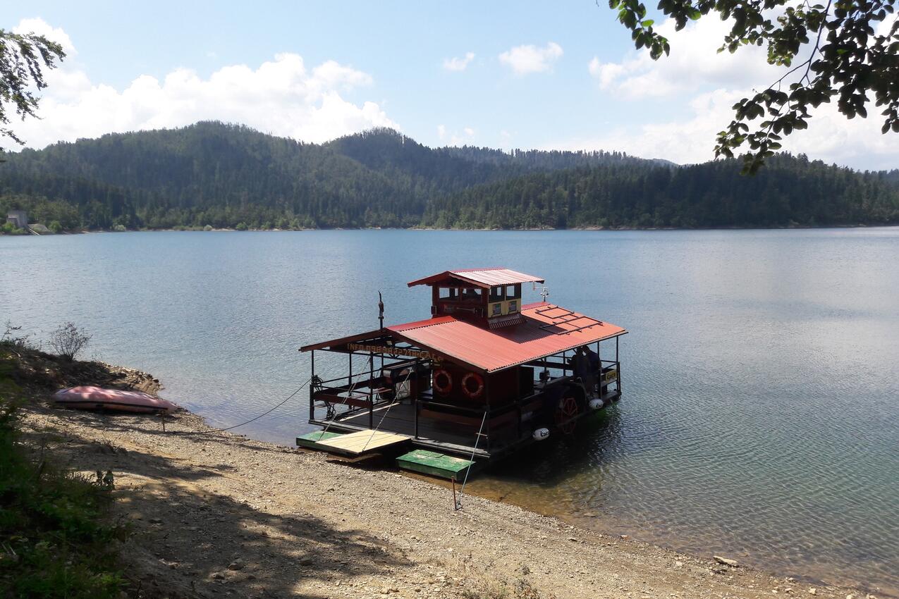 Lokve en la ribera Gorski kotar (Lika i Gorski kotar)