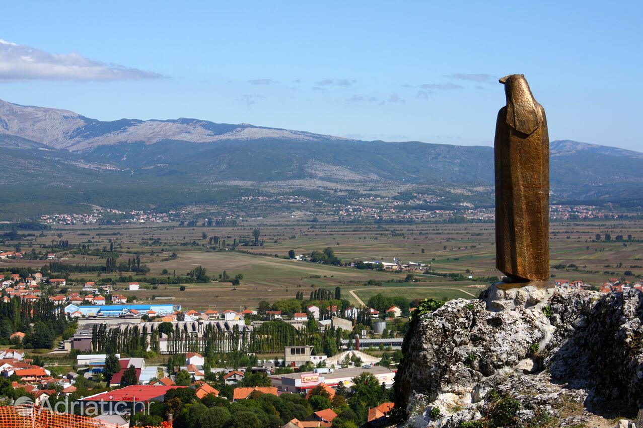 Sinj на Ривьере Zagora (Srednja Dalmacija)