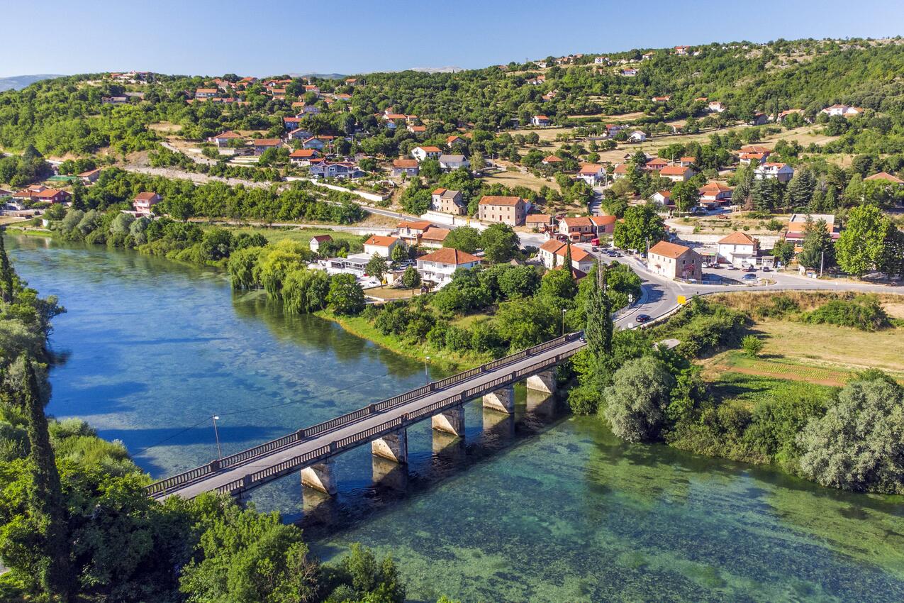 Sinj на Ривьере Zagora (Srednja Dalmacija)