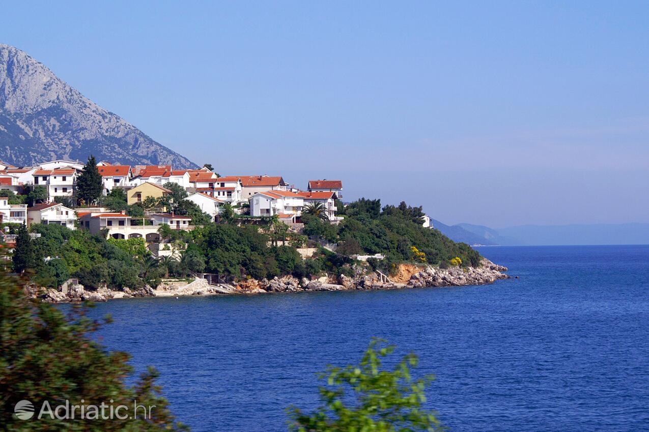 Podaca en la ribera Makarska (Srednja Dalmacija)