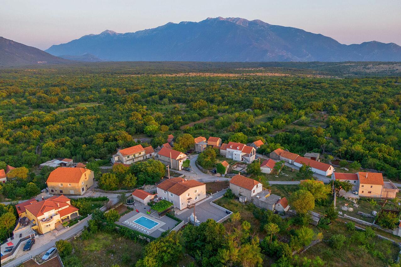 Katuni en la ribera Zagora (Srednja Dalmacija)