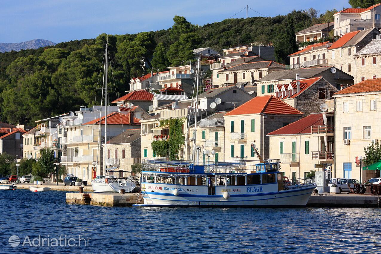 Povlja op de route Brač (Srednja Dalmacija)