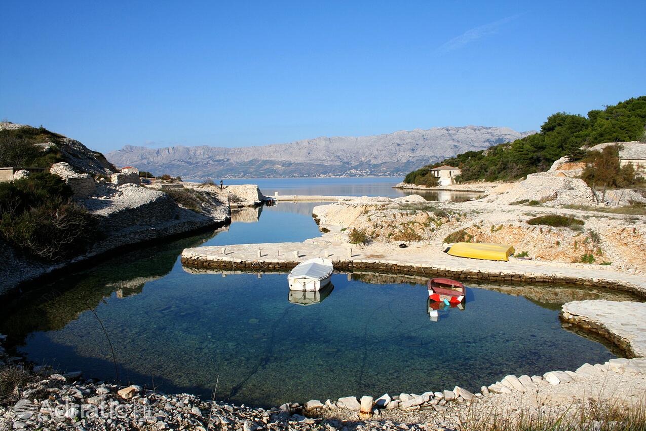 Povlja på otoku Brač (Srednja Dalmacija)