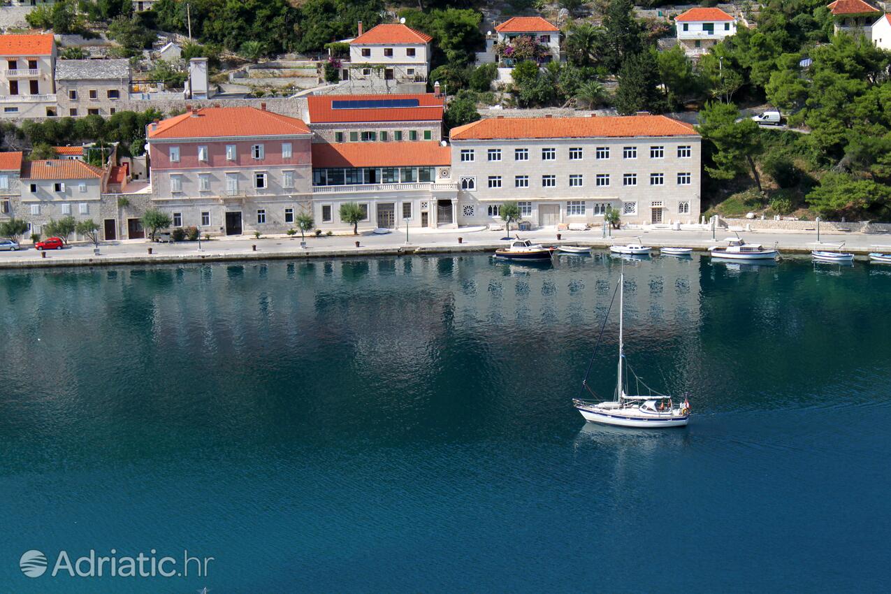 Pučišća na ostrově Brač (Srednja Dalmacija)