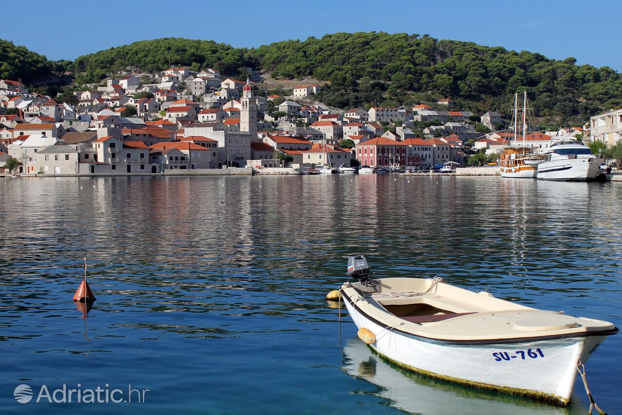 Pučišća op de route Brač (Srednja Dalmacija)