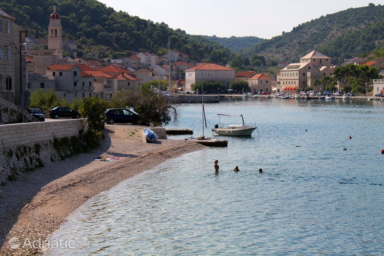 Pučišća op de route Brač (Srednja Dalmacija)