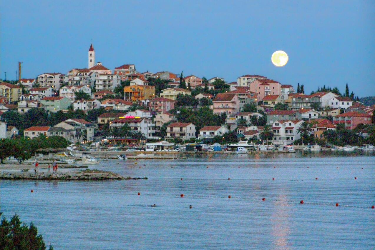 Seget Vranjica - Appartamenti accanto al mare Seget Vranjica, Traù - Trogir