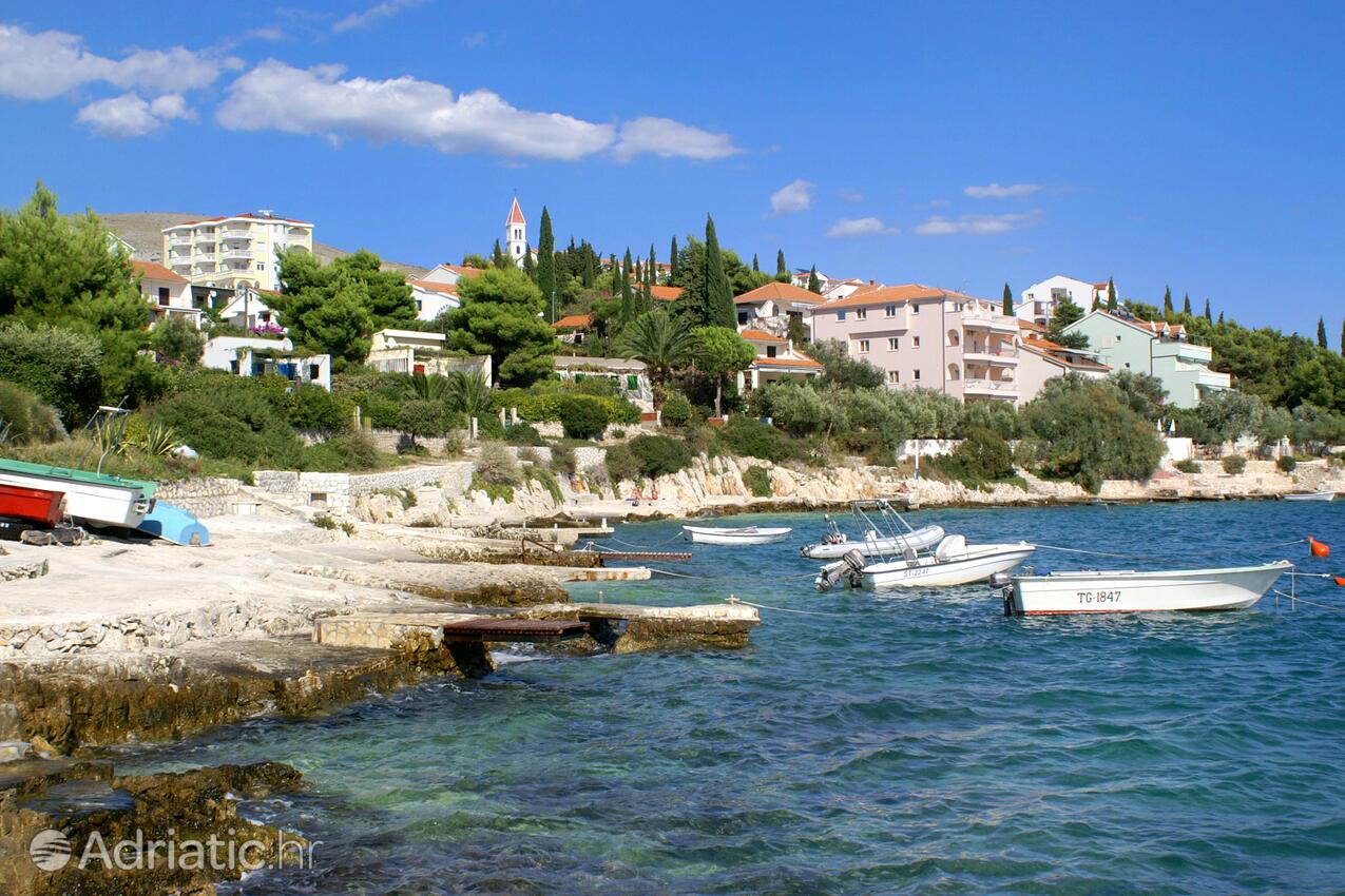 Seget Vranjica - Appartamenti accanto al mare Seget Vranjica, Traù - Trogir