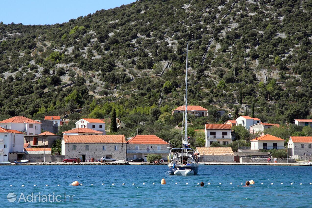 Vinišće - Apartments with a parking space Vinišće, Trogir
