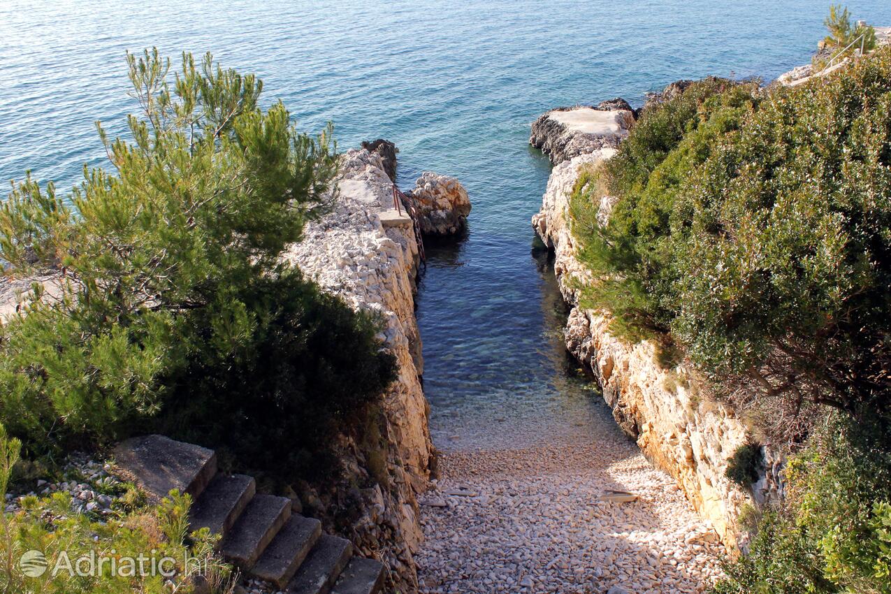 Nearby beaches - Family friendly apartments with a swimming pool Bušinci, Čiovo