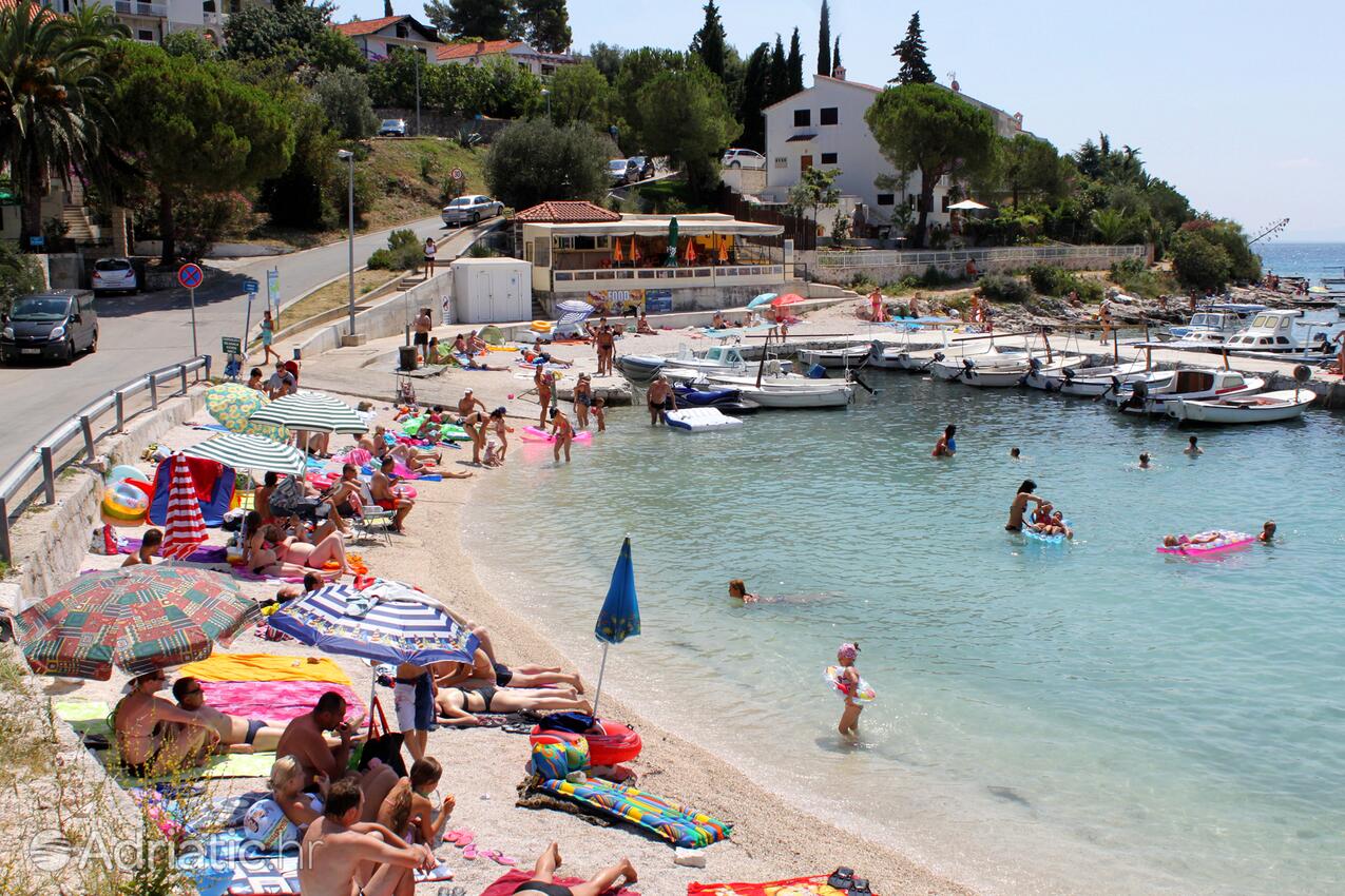 Nearby beaches - Family friendly apartments with a swimming pool Bušinci, Čiovo