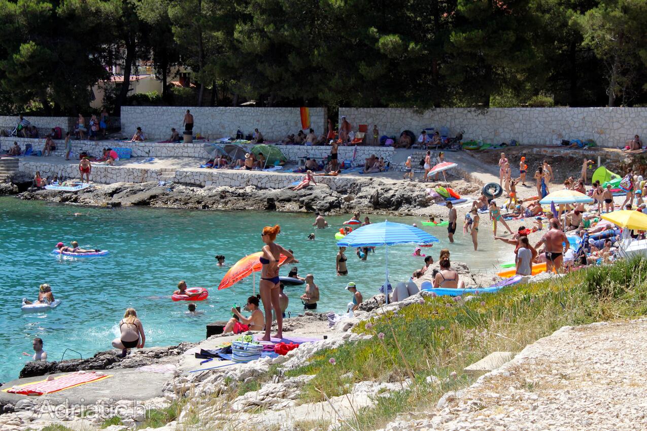 Nearby beaches - Apartments with a parking space Mavarštica, Čiovo