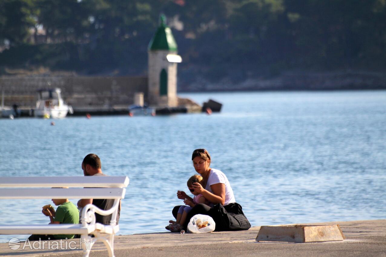 Jelsa Hvar szigeten (Srednja Dalmacija)