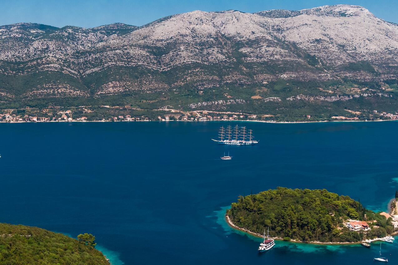 Žrnovska Banja op de route Korčula (Južna Dalmacija)