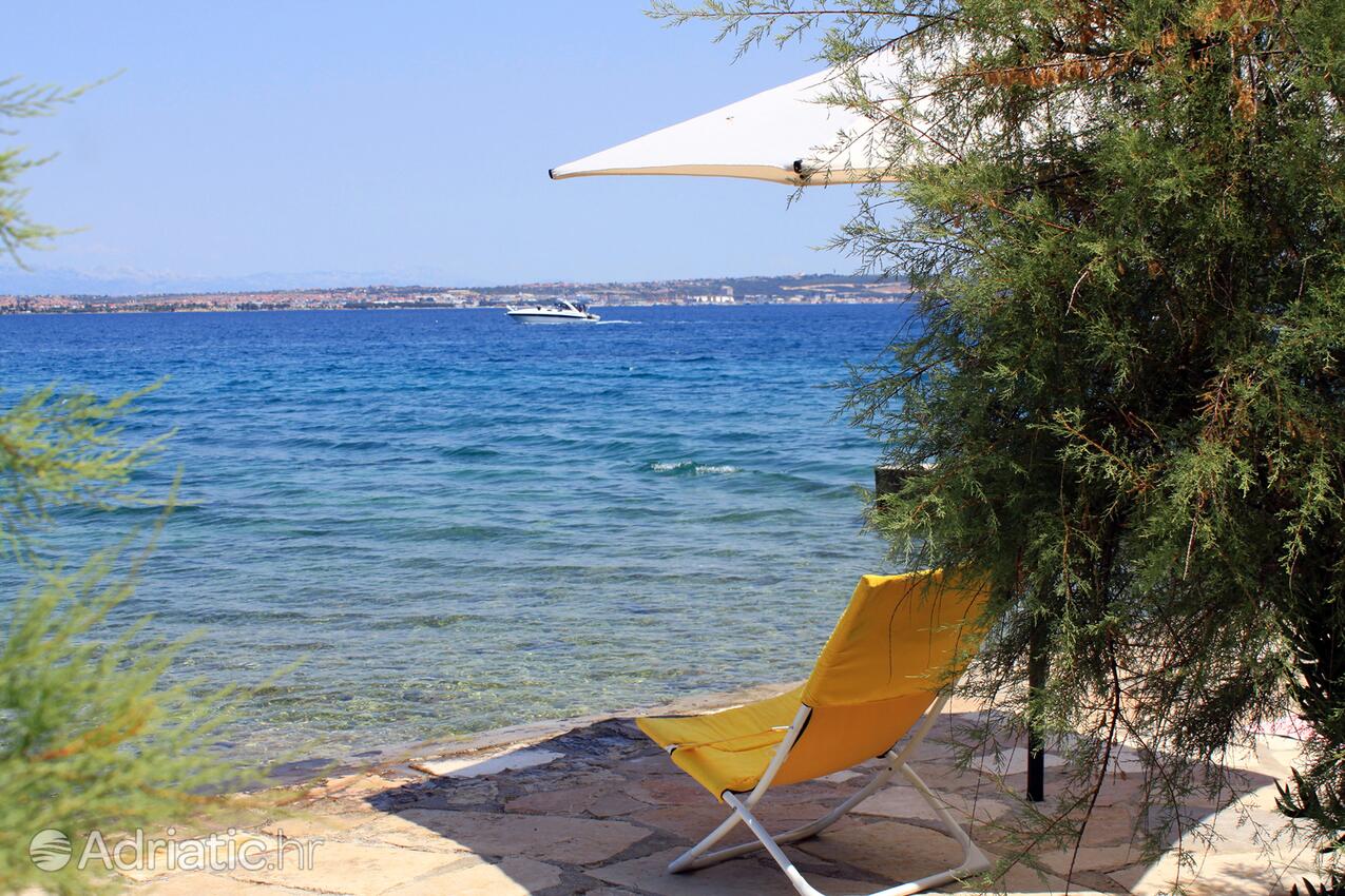Nearby beaches - Apartments with a parking space Kali, Ugljan