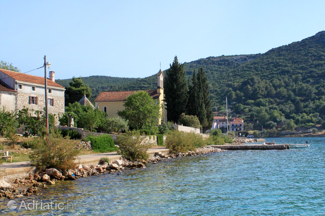 Luka på otoku Dugi otok (Sjeverna Dalmacija)