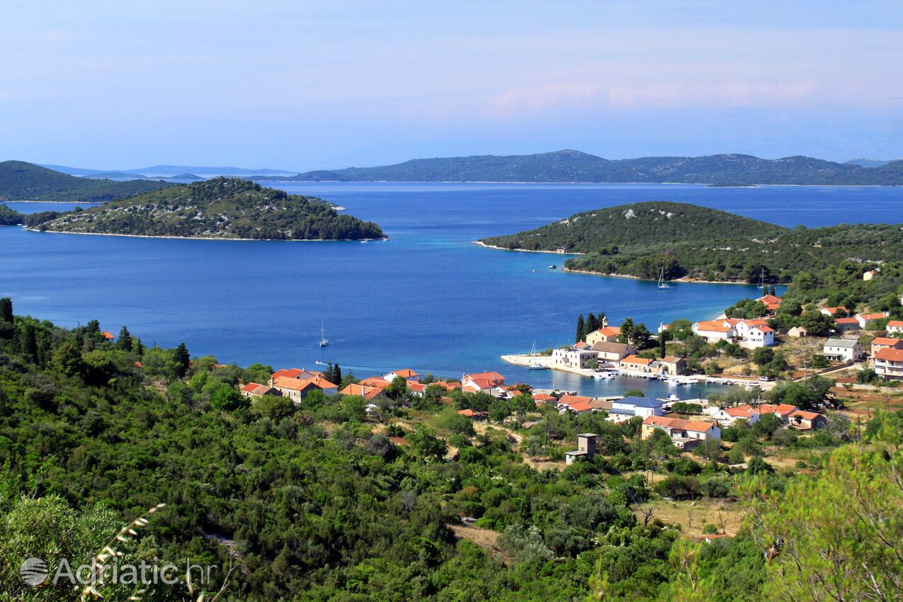 Luka på otoku Dugi otok (Sjeverna Dalmacija)