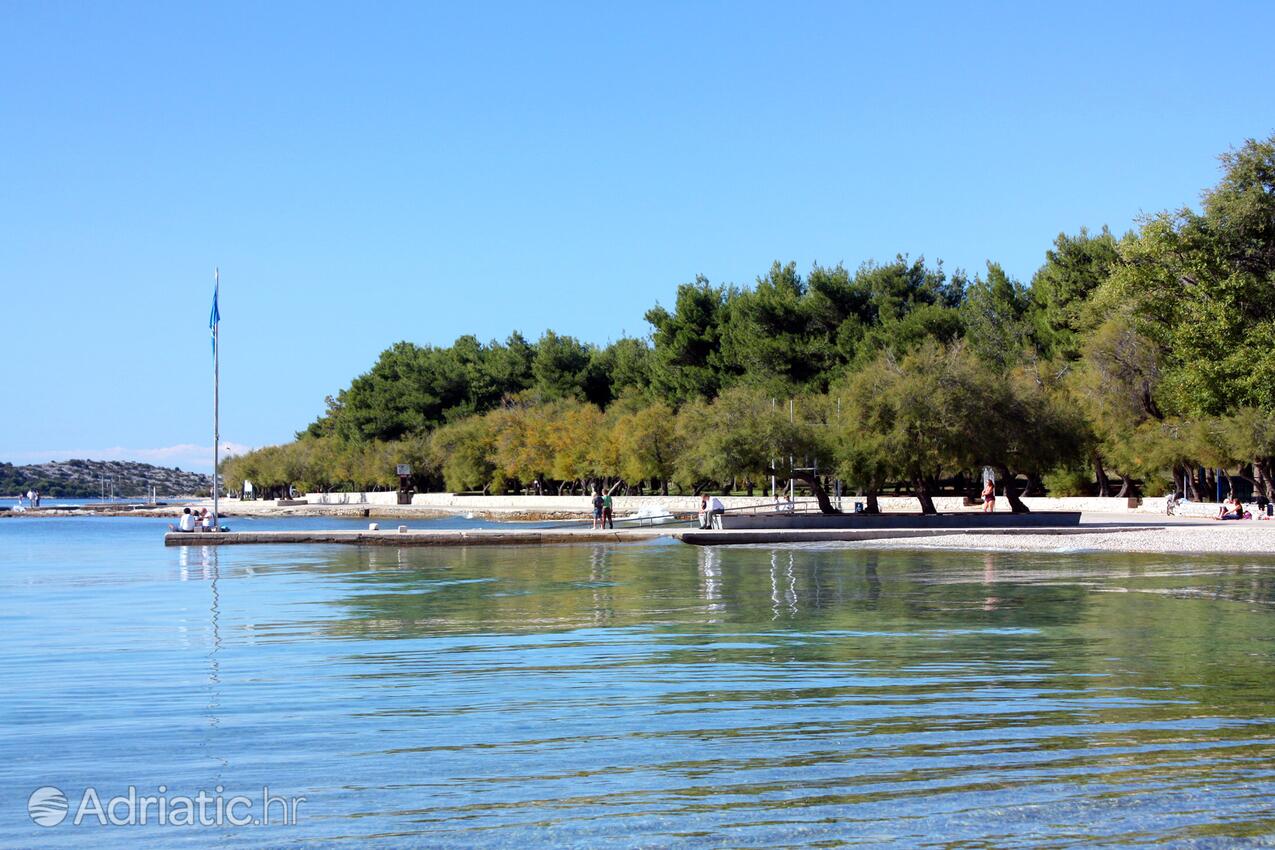 Nearby beaches - Apartments and rooms with parking space Vodice