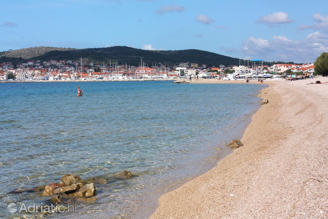Nearby beaches - Apartments and rooms with parking space Vodice