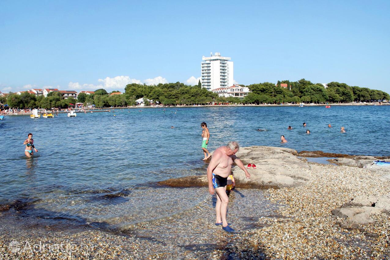 Nearby beaches - Apartments and rooms with parking space Vodice