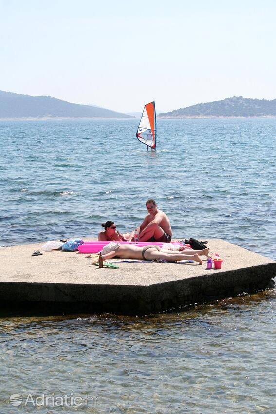 Nearby beaches - Apartments and rooms with parking space Vodice