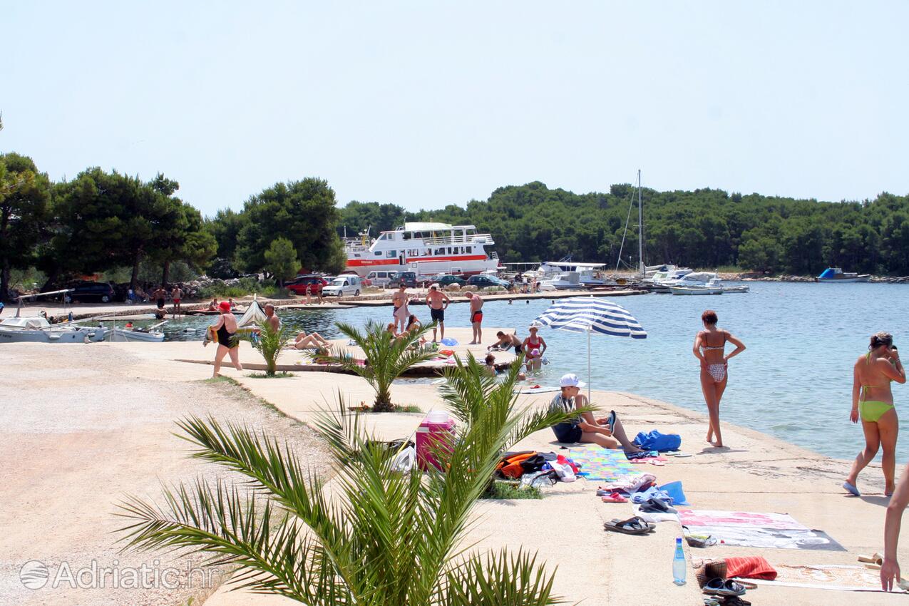 Nearby beaches - Apartments and rooms with parking space Vodice