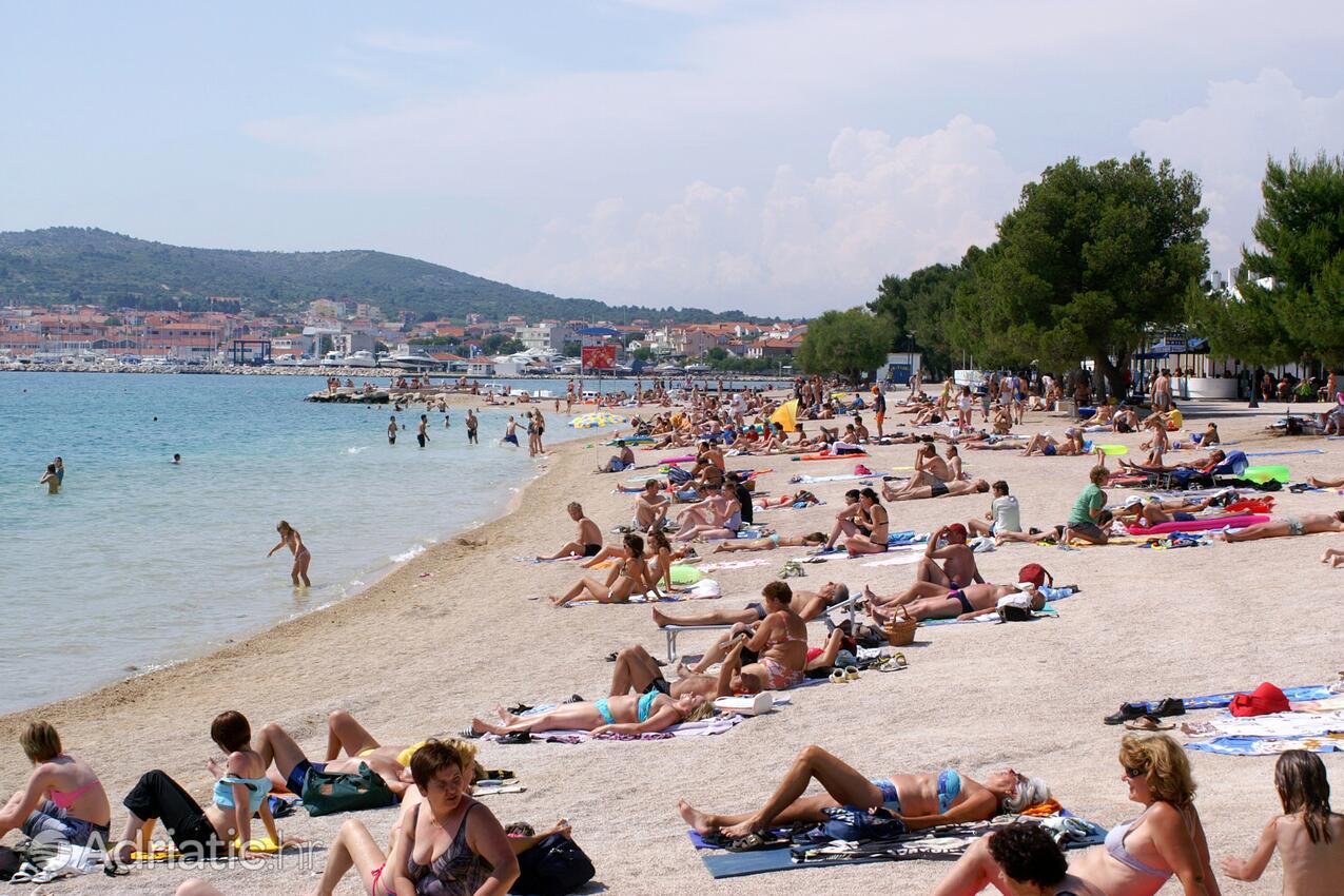 Nearby beaches - Apartments and rooms with parking space Vodice