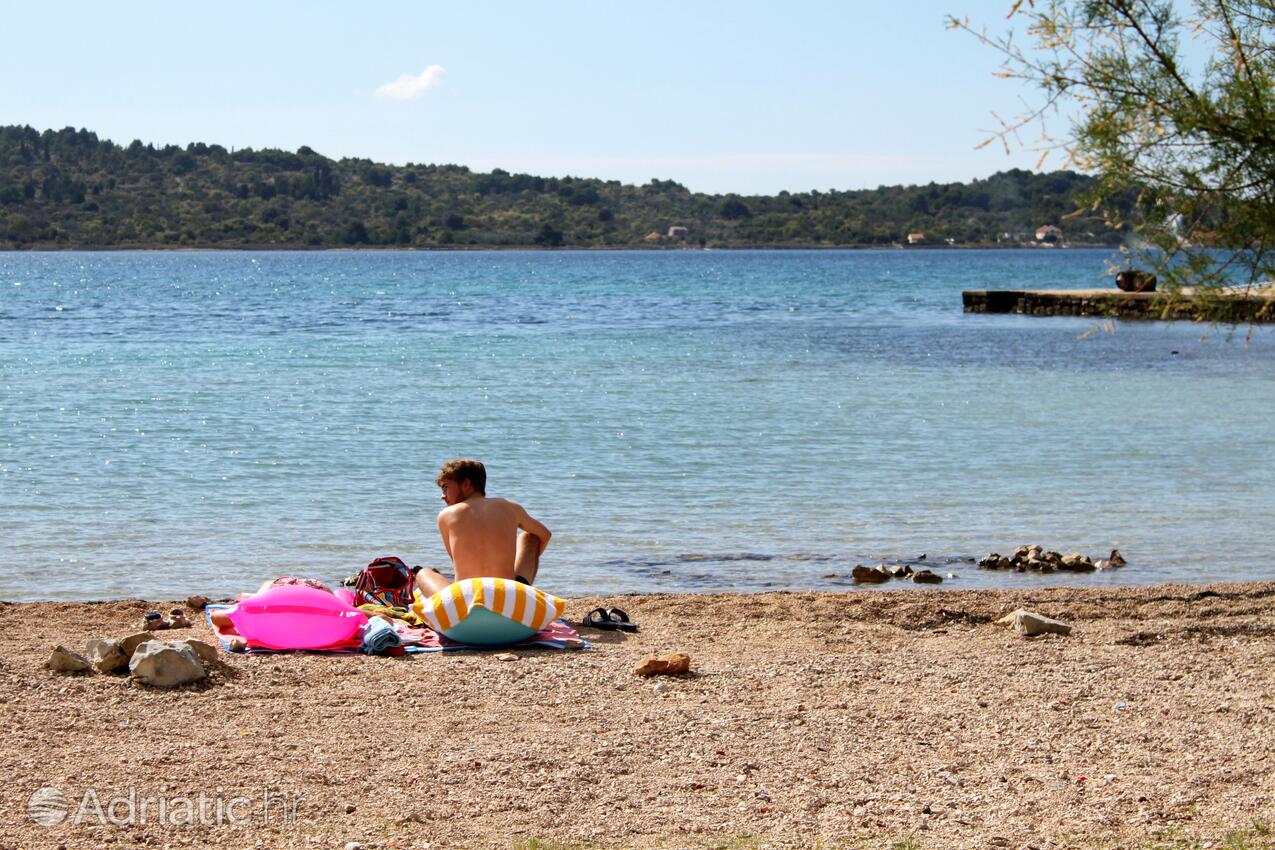 Nearby beaches - Apartments and rooms with parking space Vodice