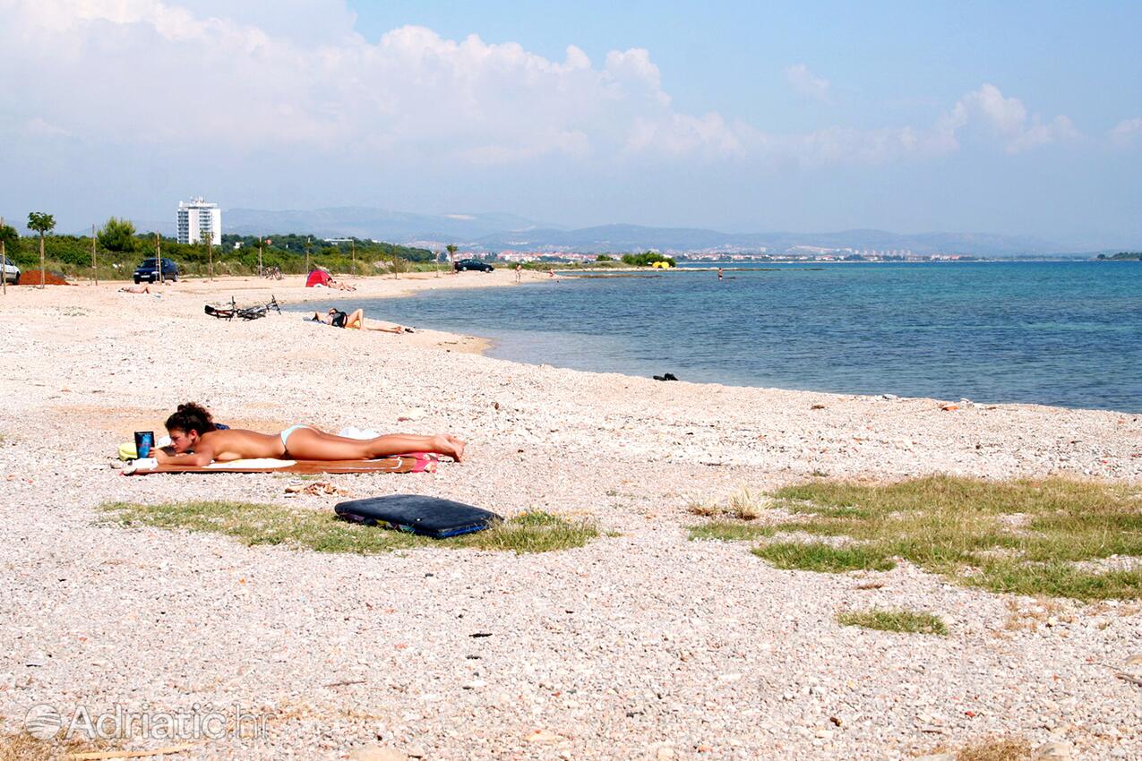 Nearby beaches - Apartments and rooms with parking space Vodice