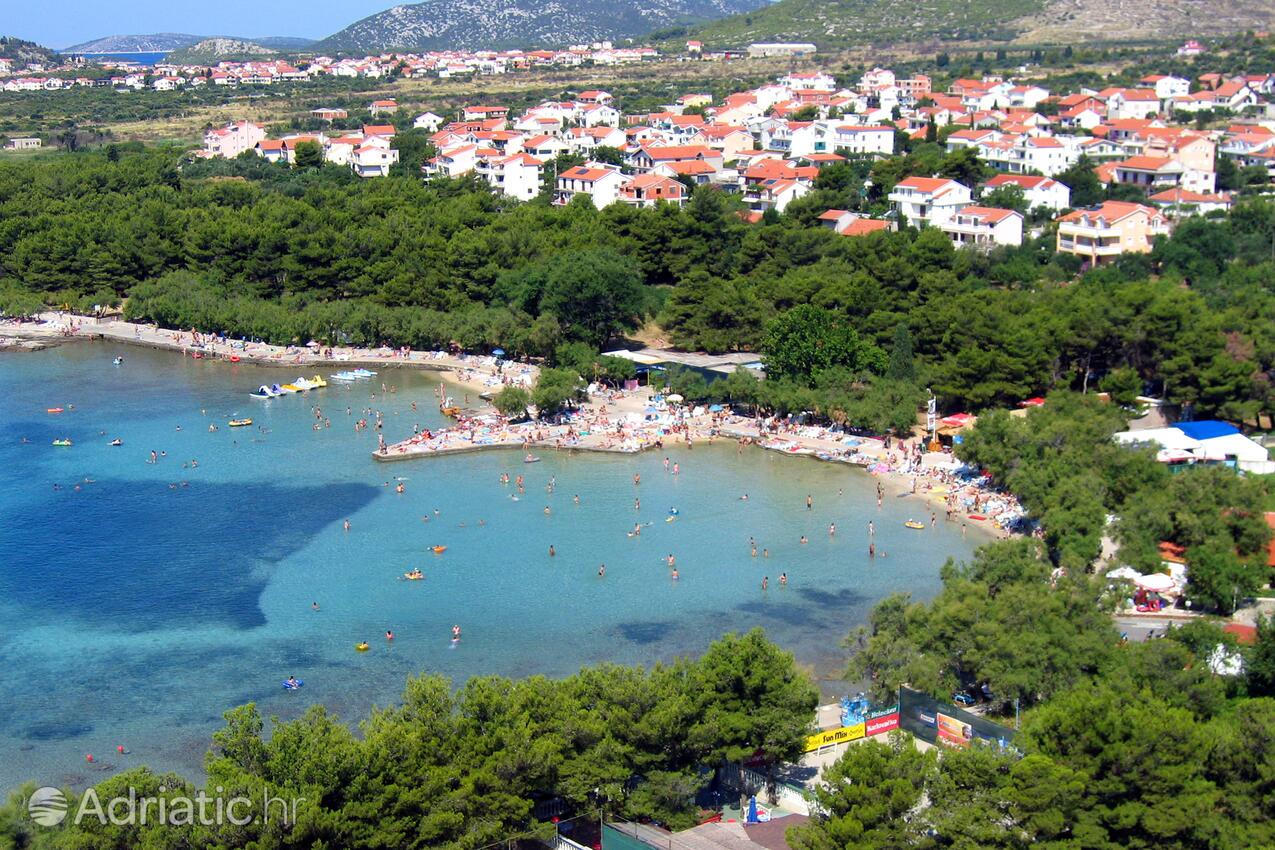 Nearby beaches - Apartments and rooms with parking space Vodice