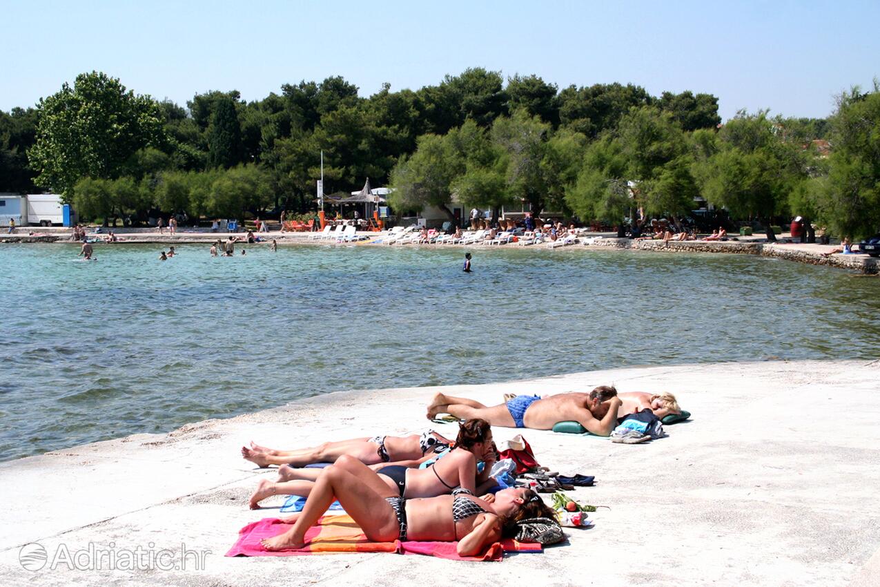 Nearby beaches - Apartments and rooms with parking space Vodice