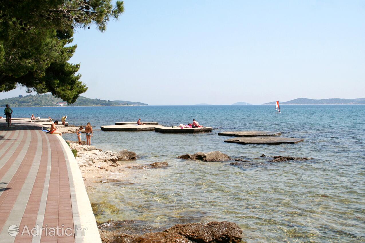 Nearby beaches - Apartments and rooms with parking space Vodice