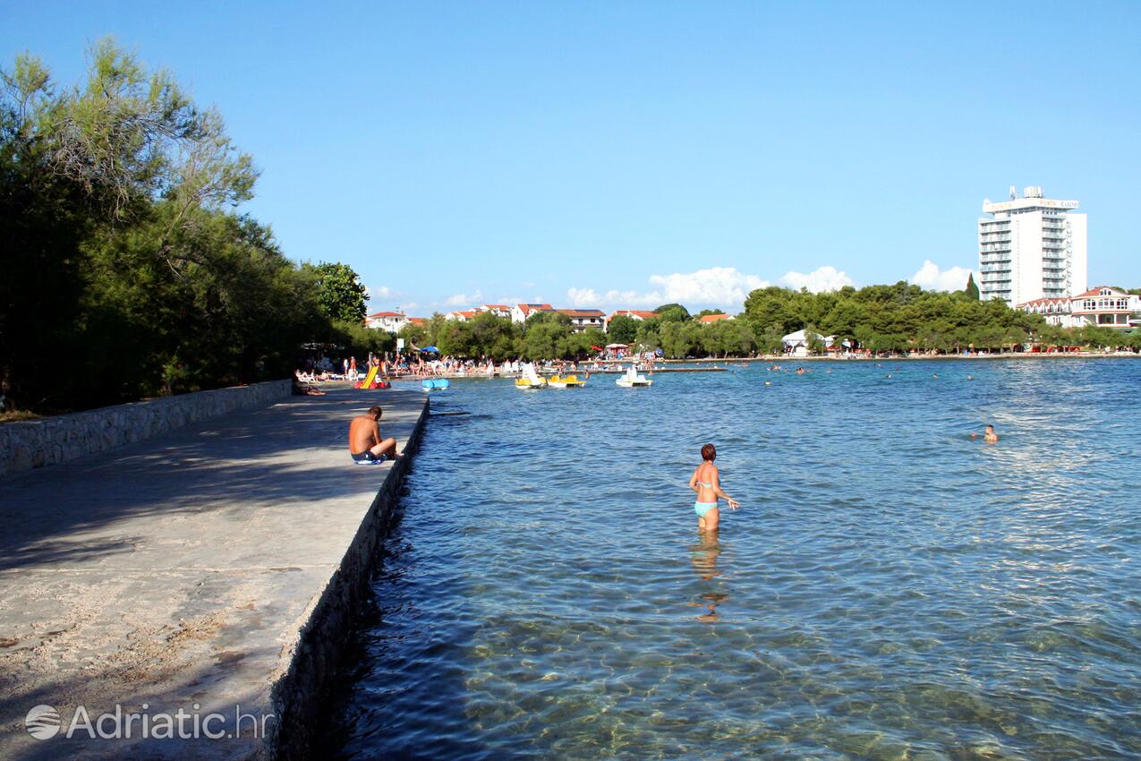 Nearby beaches - Apartments and rooms with parking space Vodice