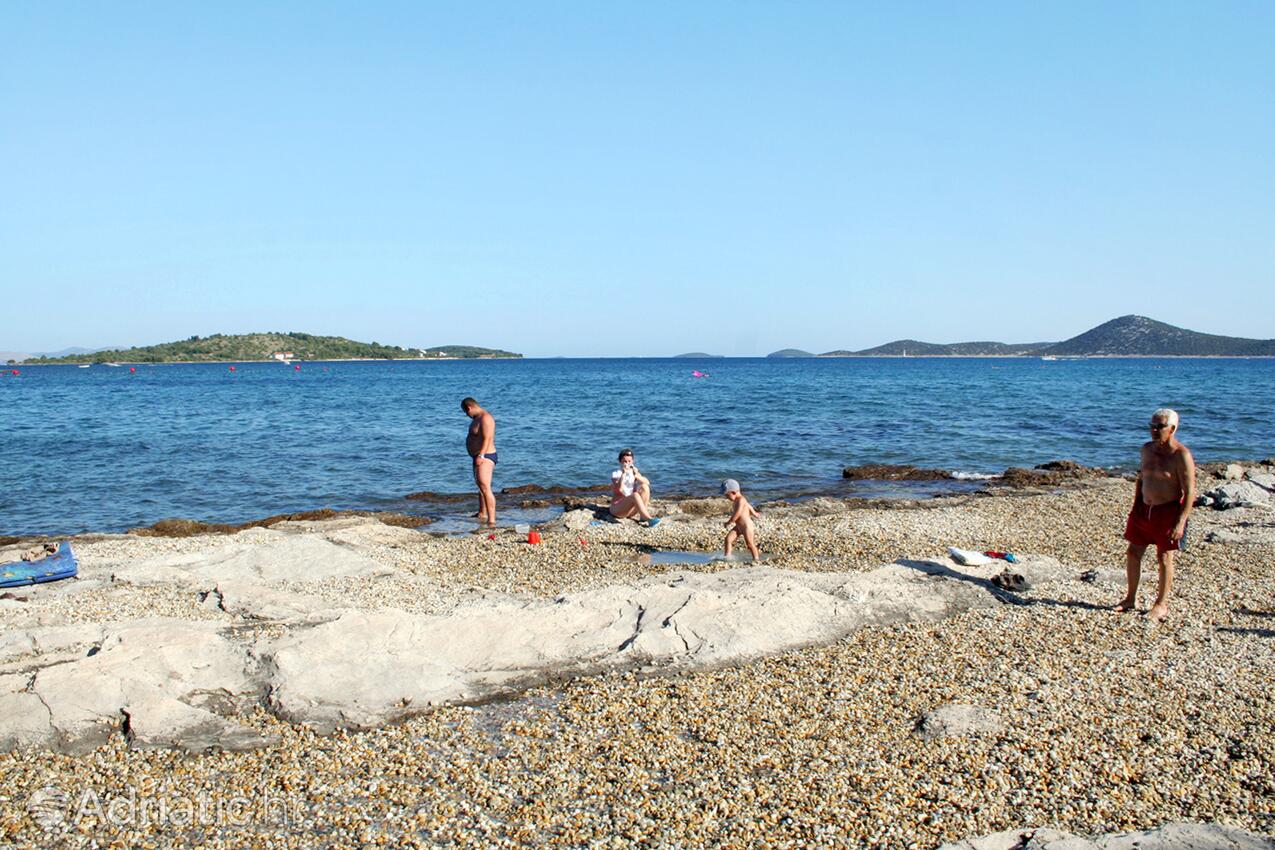 Nearby beaches - Apartments and rooms with parking space Vodice