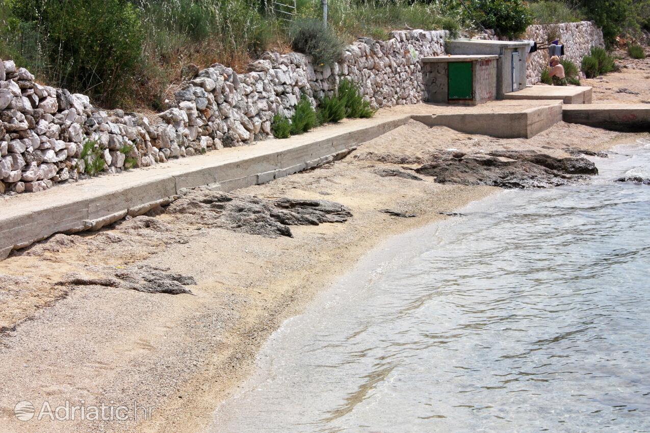 Nearby beaches - Apartments with a parking space Barbat, Rab